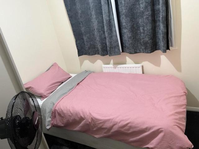 3 Bedroom Mid Terraced House Grays 外观 照片