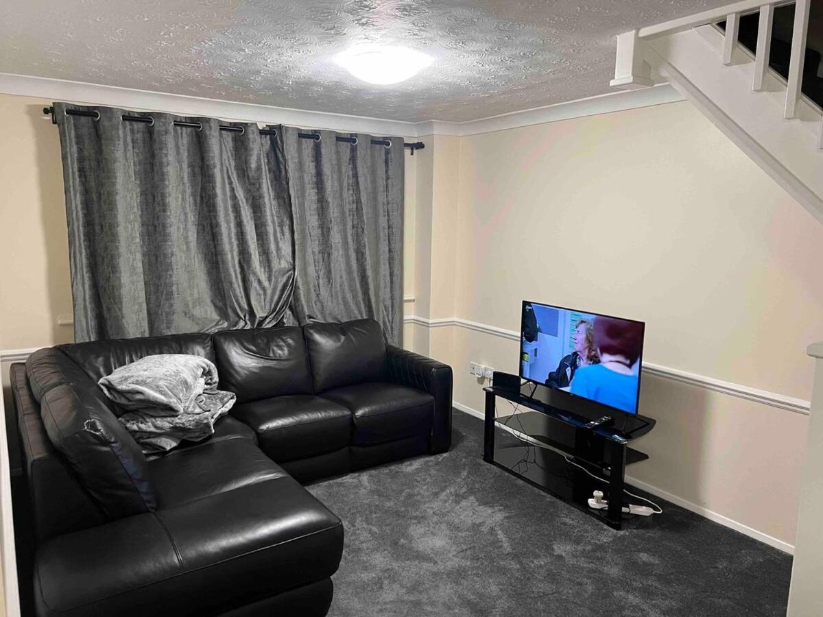 3 Bedroom Mid Terraced House Grays 外观 照片